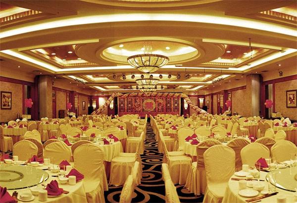 酒店宴會(huì)廳大型吊燈定制效果圖 工程燈具廠家供貨價(jià)格